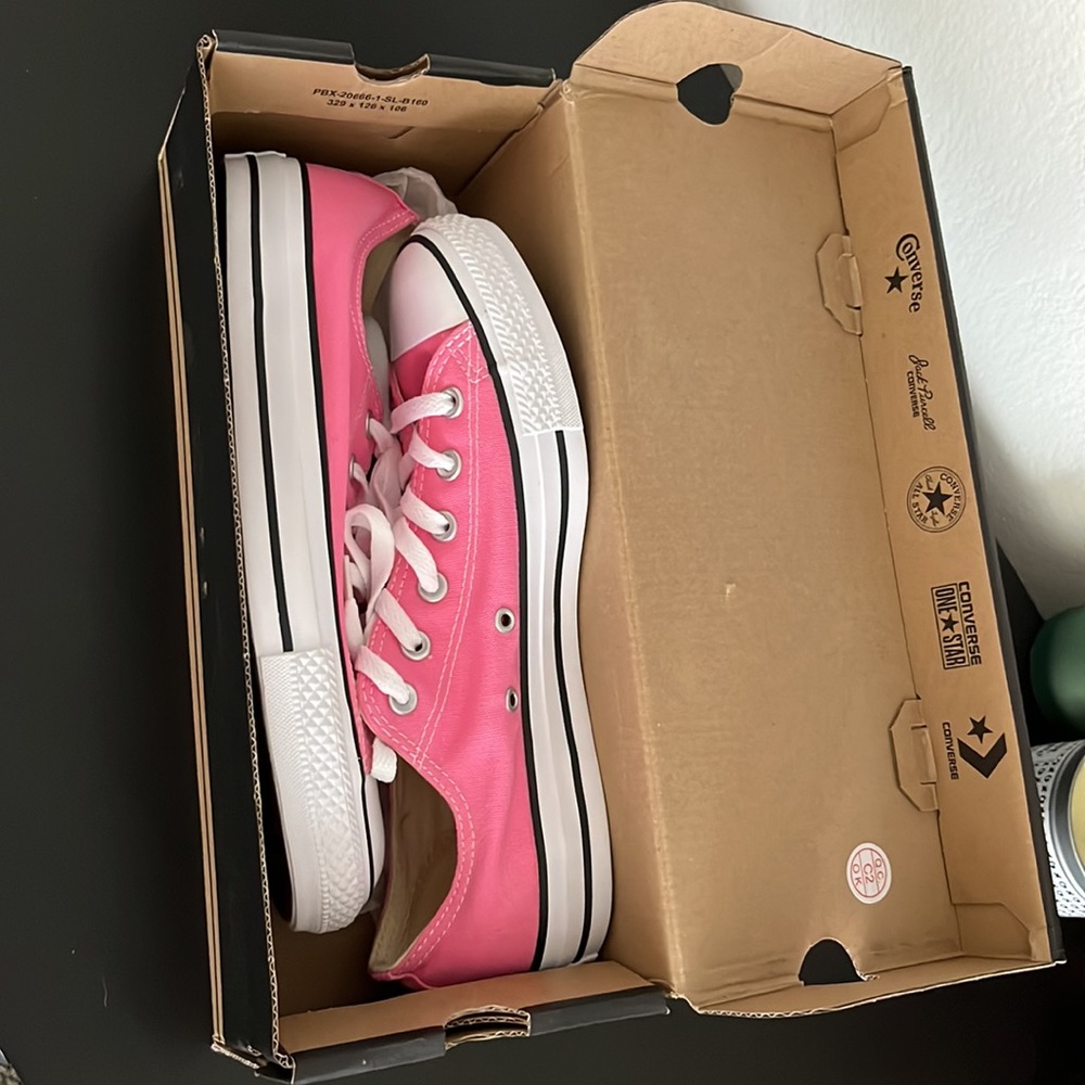 Pink Converse - Picture 5 of 6